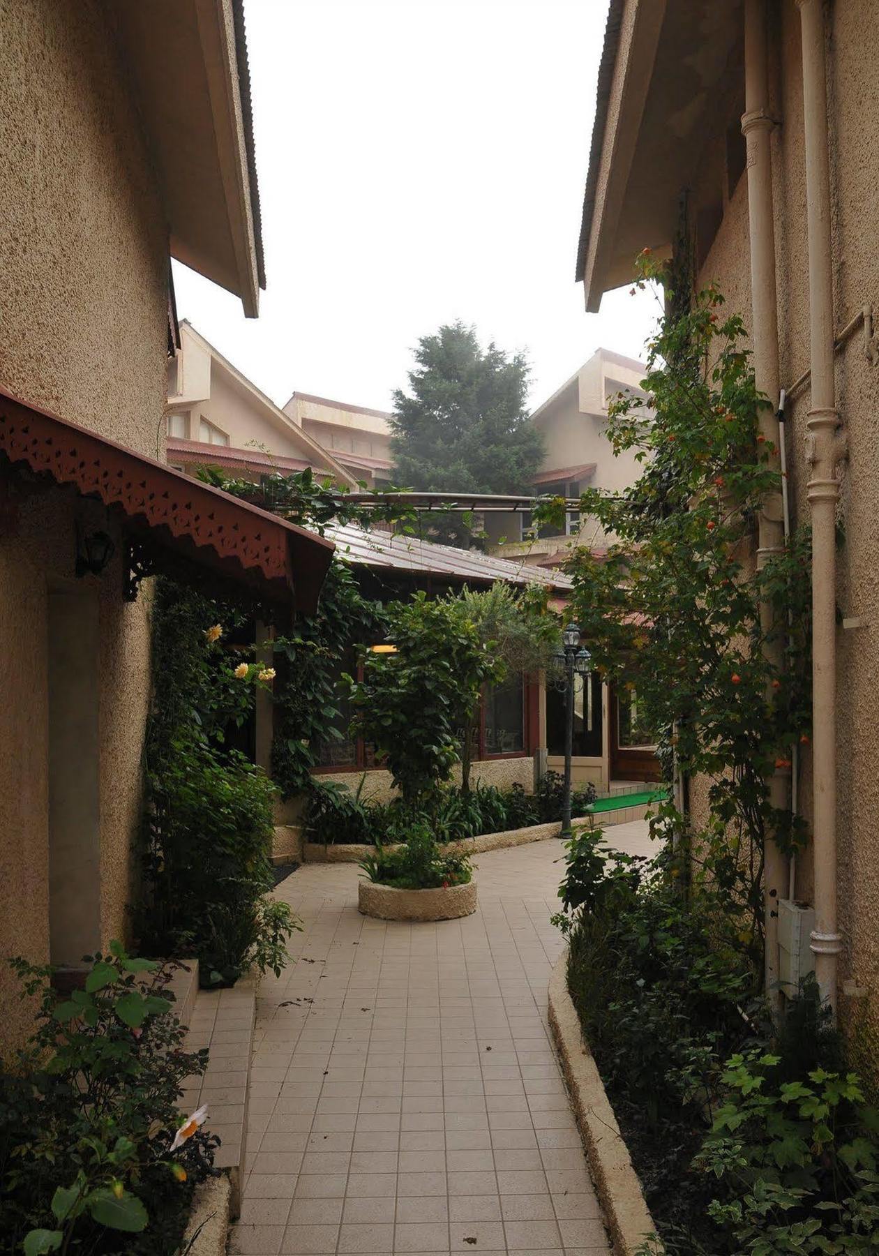 Hotel Club Mahindra Mussoorie Esterno foto