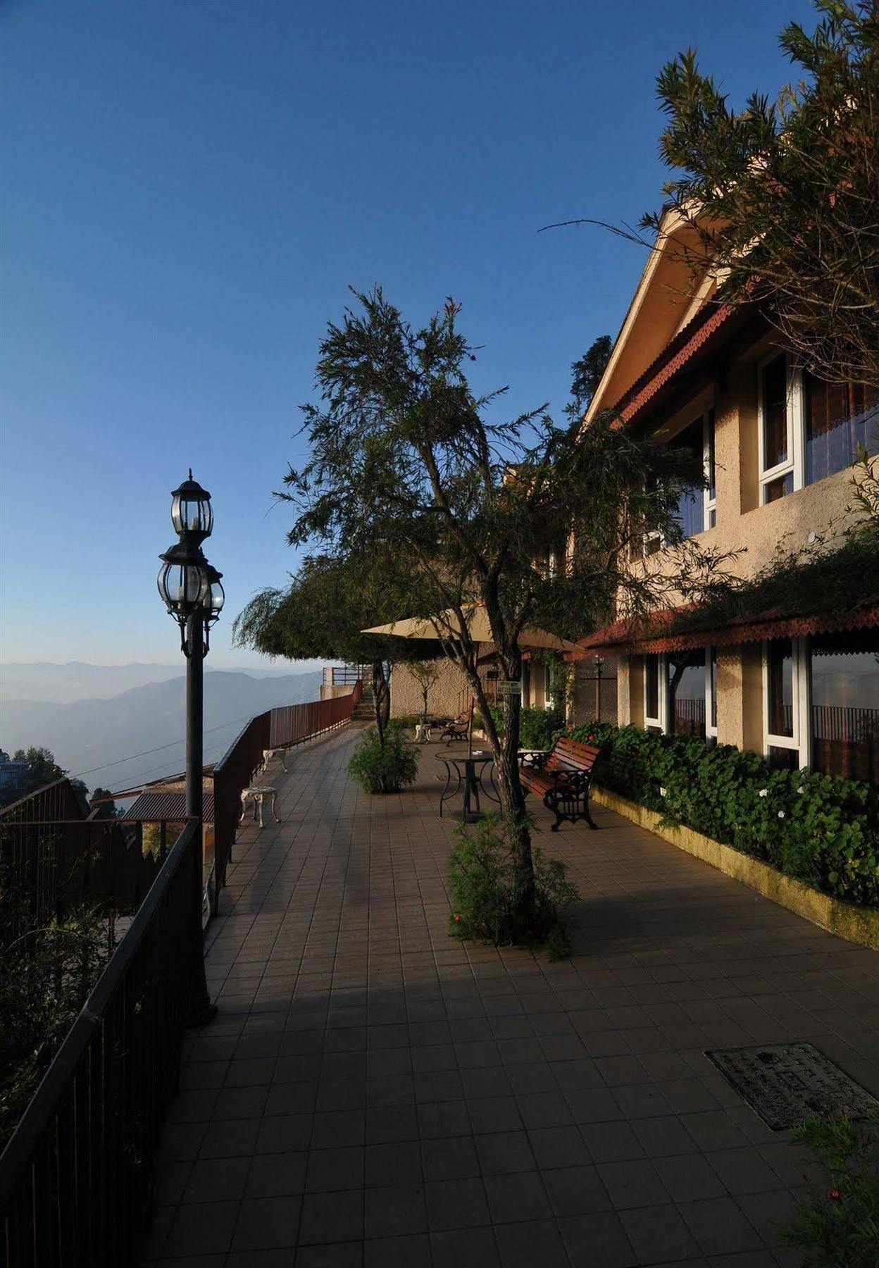 Hotel Club Mahindra Mussoorie Esterno foto